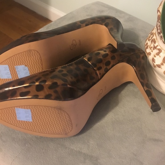 New Without Box Circa Joan & David Pearly Pumps - Picture 6 of 7